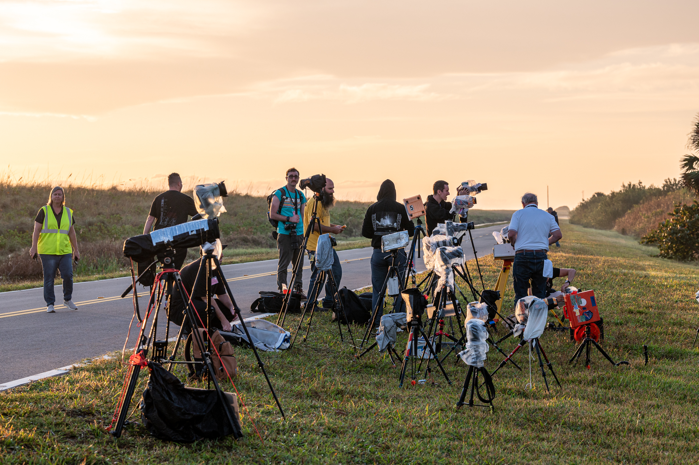 Members of the digital media crowd tend to cameras on the morning of L-1. One final check before launch.